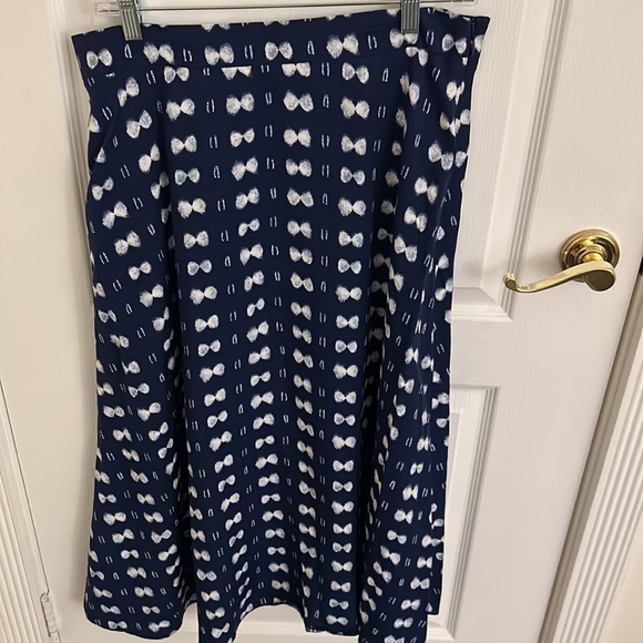 ann taylor navy a-line skirt with white bows (10) - Picture 3 of 9